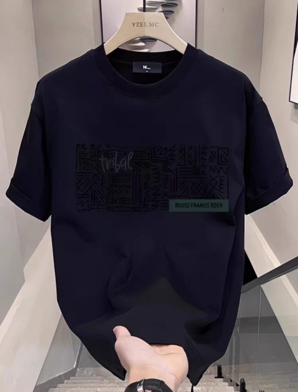 Erkaklar uchun geometrik printli oversize futbolka